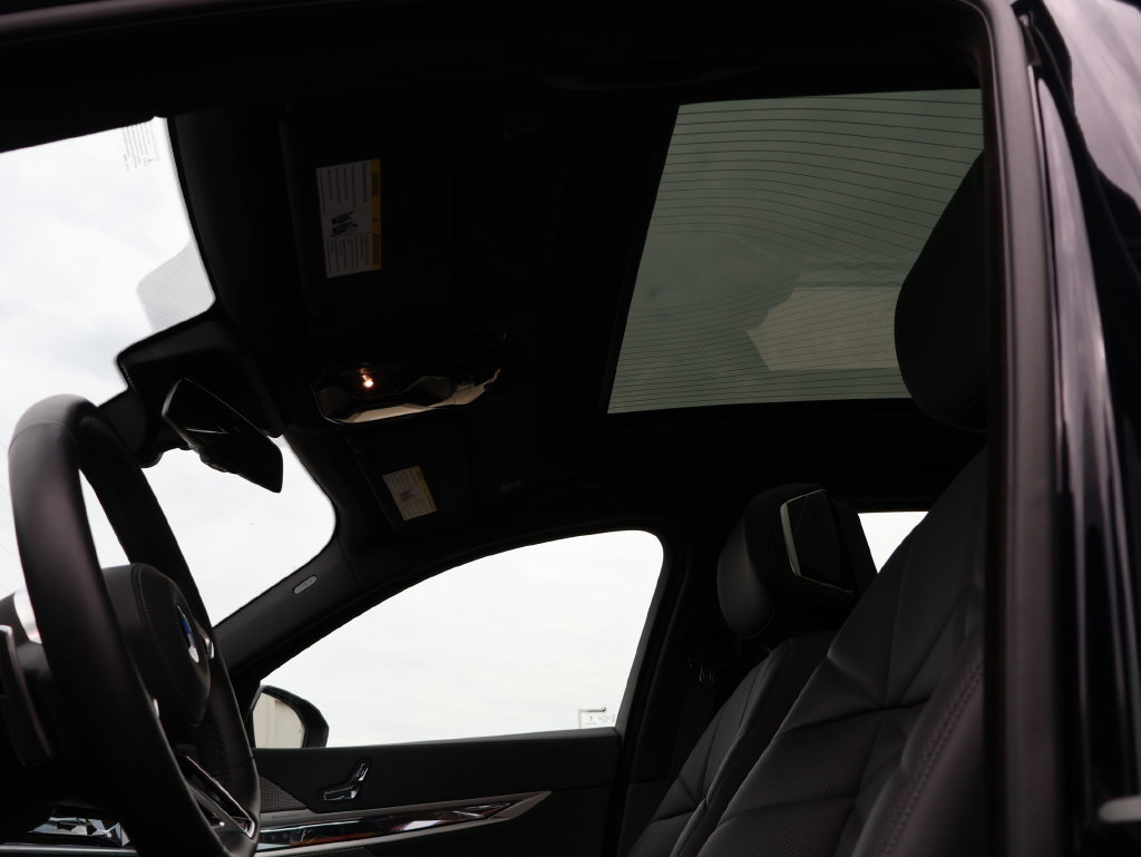 Certified 2026 BMW 740i xDrive AWD/4WD image 39