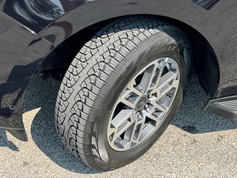 Used 2025 Ford Expedition Active AWD/4WD image 49