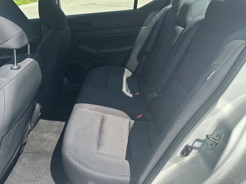 Used 2025 Nissan Altima 2.5 SV FWD image 10