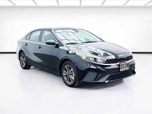Used 2024 Kia Forte LXS image 3