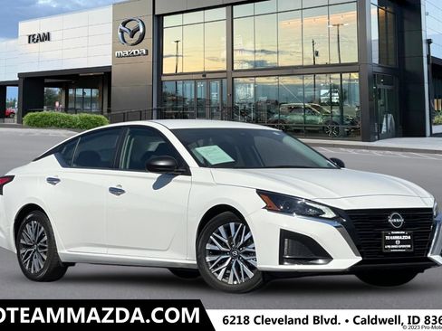 Used 2025 Nissan Altima 2.5 SV image 1