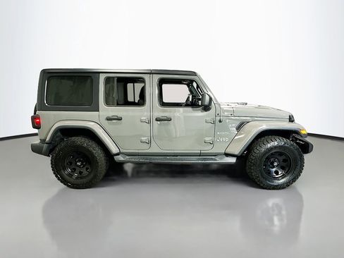 Used 2018 Jeep Wrangler Unlimited Sahara w/ Dual Top Group AWD/4WD image 9