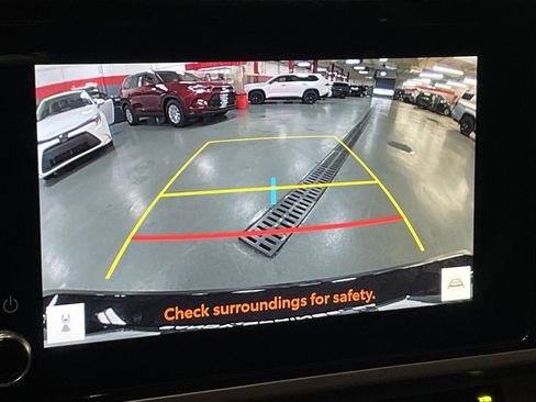 Used 2025 Toyota Camry SE image 14