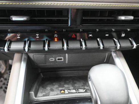 Used 2025 Chevrolet Colorado ZR2 w/ Technology Package AWD/4WD image 29