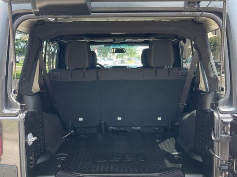 Used 2018 Jeep Wrangler Unlimited Sahara w/ Connectivity Group AWD/4WD image 17