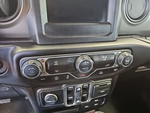 Used 2023 Jeep Wrangler Unlimited Sport AWD/4WD image 19