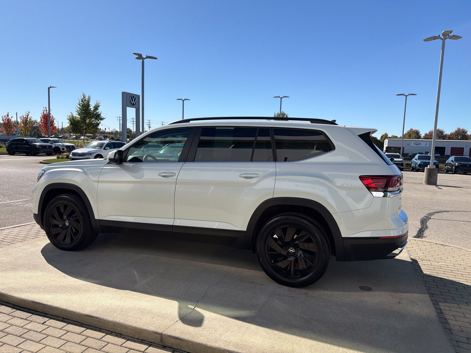 Used 2026 Volkswagen Atlas SE w/ Black Wheel Package AWD/4WD image 40
