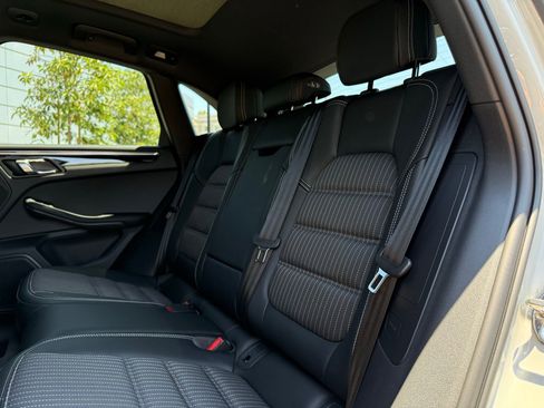 Used 2025 Porsche Macan image 29