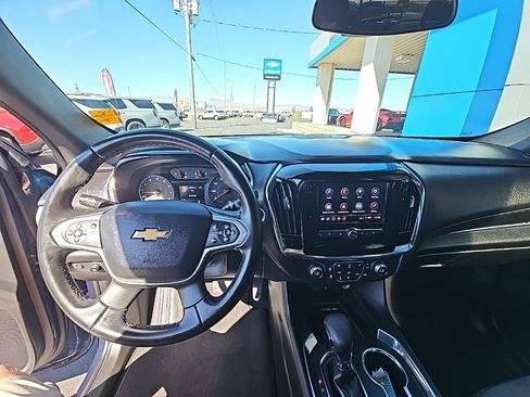Used 2023 Chevrolet Traverse LT image 16