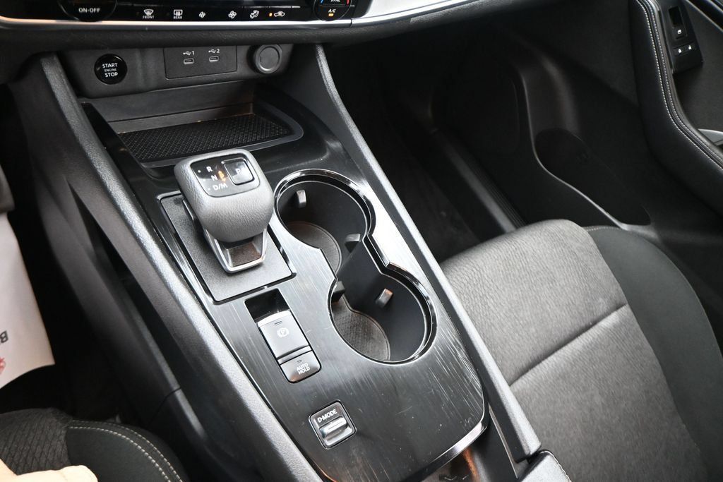 Used 2024 Nissan Rogue SV FWD image 22