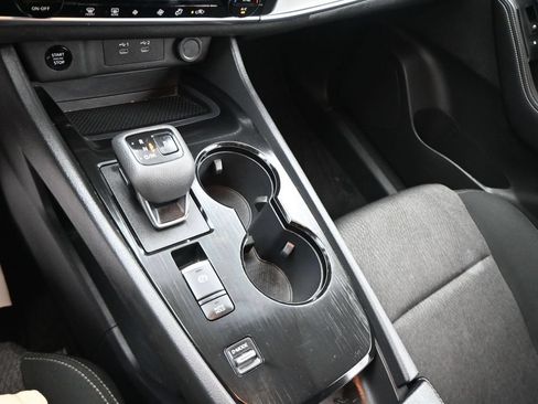 Used 2024 Nissan Rogue SV FWD image 22