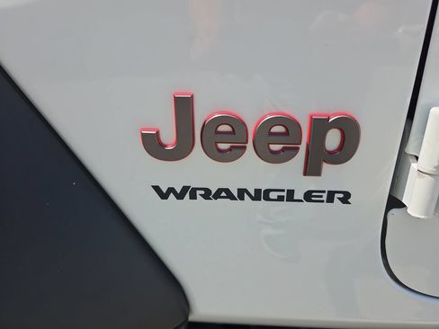 Used 2021 Jeep Wrangler Rubicon w/ Cold Weather Group AWD/4WD image 18