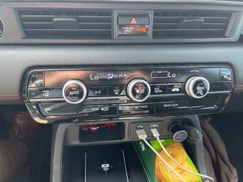 Used 2025 Honda Pilot TrailSport image 18