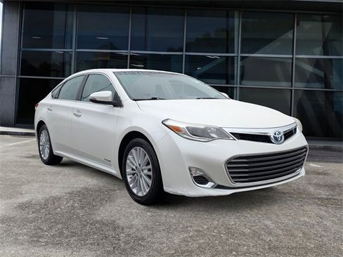 Used 2014 Toyota Avalon XLE Premium image 2