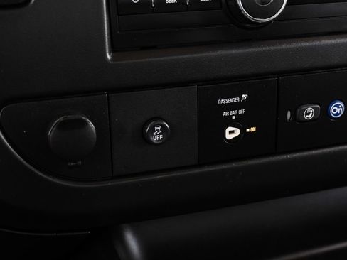 Used 2017 Chevrolet Express 2500 RWD image 21
