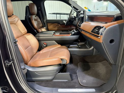 Used 2023 Lincoln Navigator Reserve w/ Monochromatic Package image 30