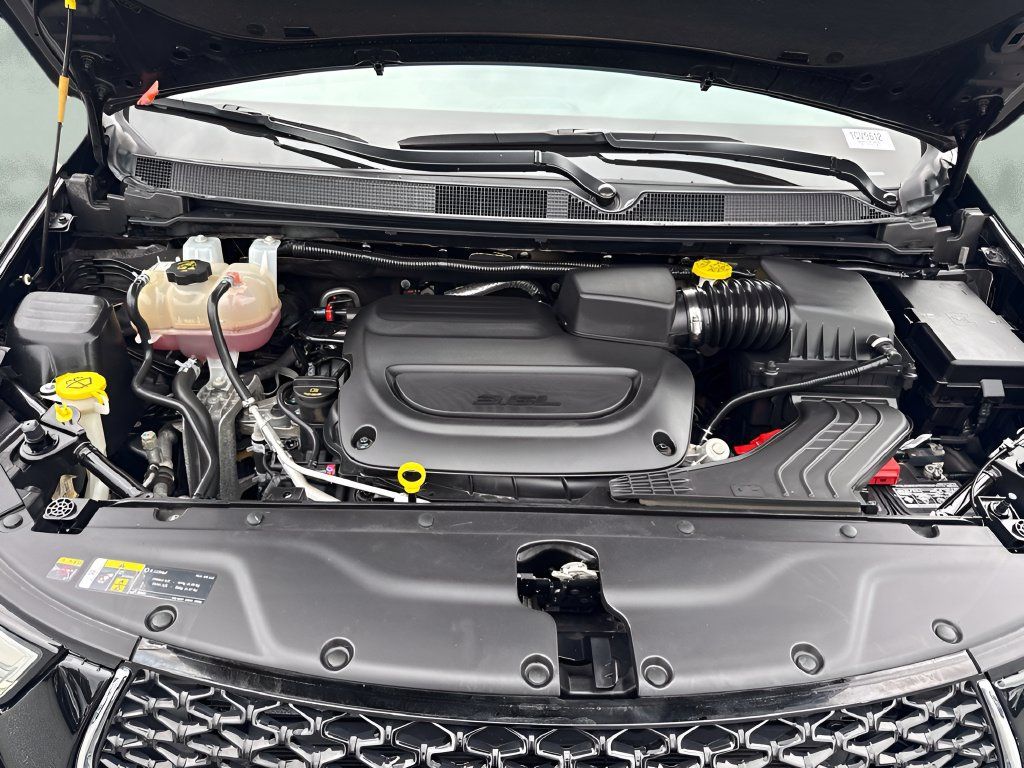 Used 2024 Chrysler Pacifica Touring-L FWD image 26