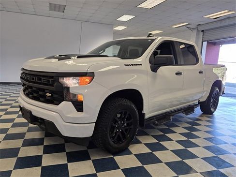 Used 2023 Chevrolet Silverado 1500 Custom image 3