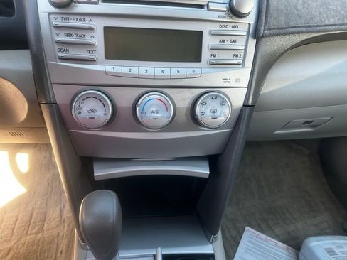 Used 2010 Toyota Camry SE image 16