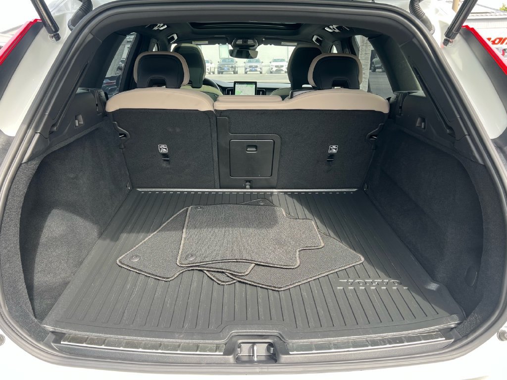 Certified 2026 Volvo XC60 B5 Plus AWD/4WD image 28