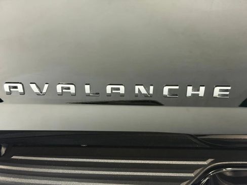 Used 2012 Chevrolet Avalanche LS AWD/4WD image 9