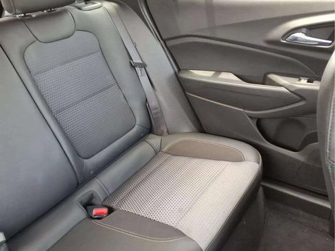 Used 2025 Chevrolet Trax LT FWD image 17