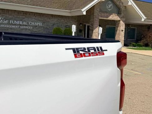 Used 2021 Chevrolet Silverado 1500 LT Trail Boss w/ Bed Protection Package AWD/4WD image 11