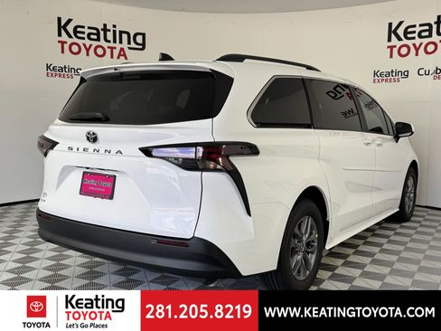 New 2026 Toyota Sienna LE image 17