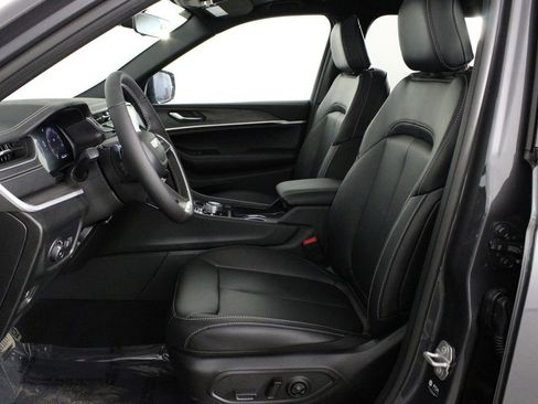 New 2025 Jeep Grand Cherokee L Limited w/ Black Appearance Package image 13