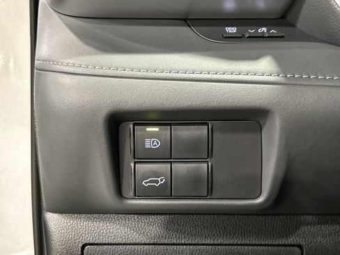 Used 2022 Toyota Highlander XLE FWD image 21