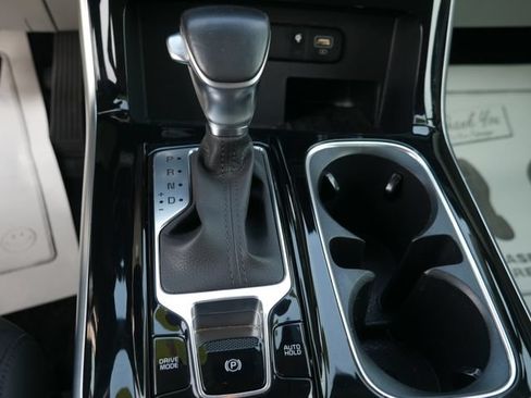 Used 2024 Kia Carnival EX FWD image 34