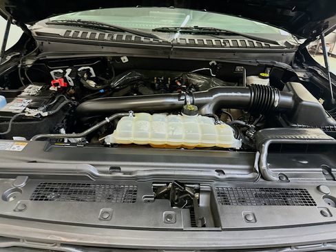 Used 2024 Ford Expedition XLT image 36