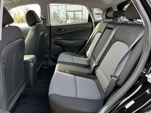 Used 2022 Hyundai Kona SE image 17