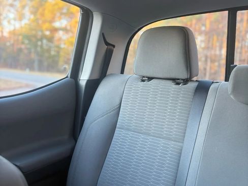 Used 2018 Toyota Tacoma SR image 19