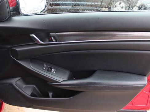 Used 2018 Honda Accord Sport image 7