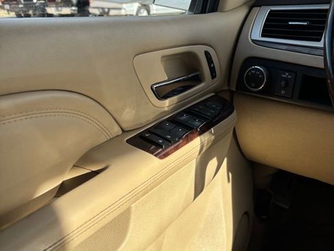 Used 2012 Cadillac Escalade ESV Luxury image 16