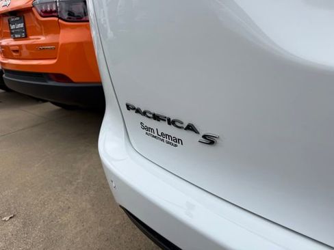 New 2026 Chrysler Pacifica Select w/ S Appearance Package image 9