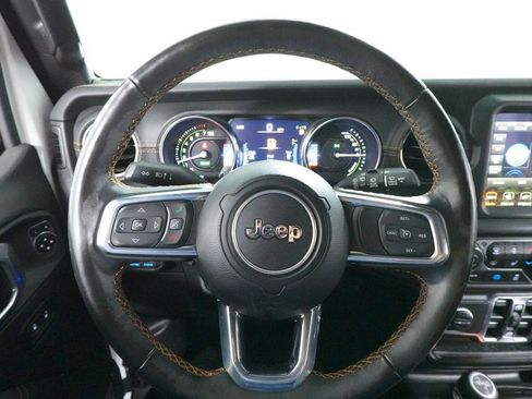 Used 2023 Jeep Wrangler Unlimited Sahara AWD/4WD image 13