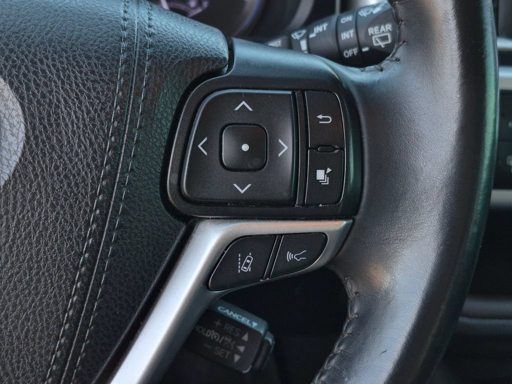 Used 2019 Toyota Highlander Limited FWD image 22