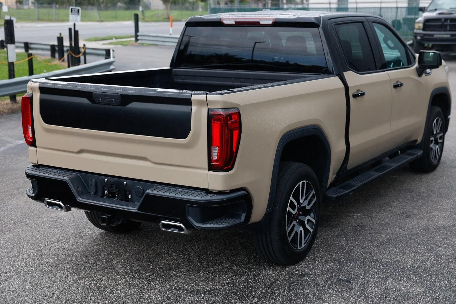 Used 2021 GMC Sierra 1500 AT4 AWD/4WD image 6