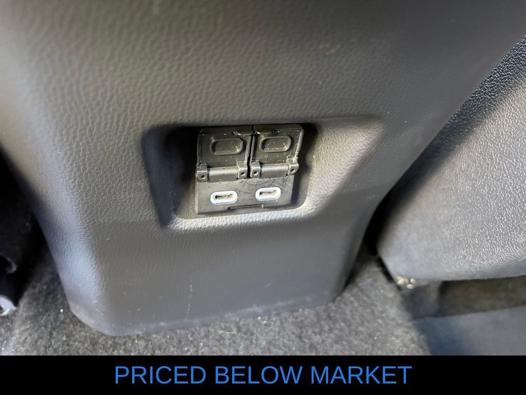 Used 2024 Toyota RAV4 XLE FWD image 9