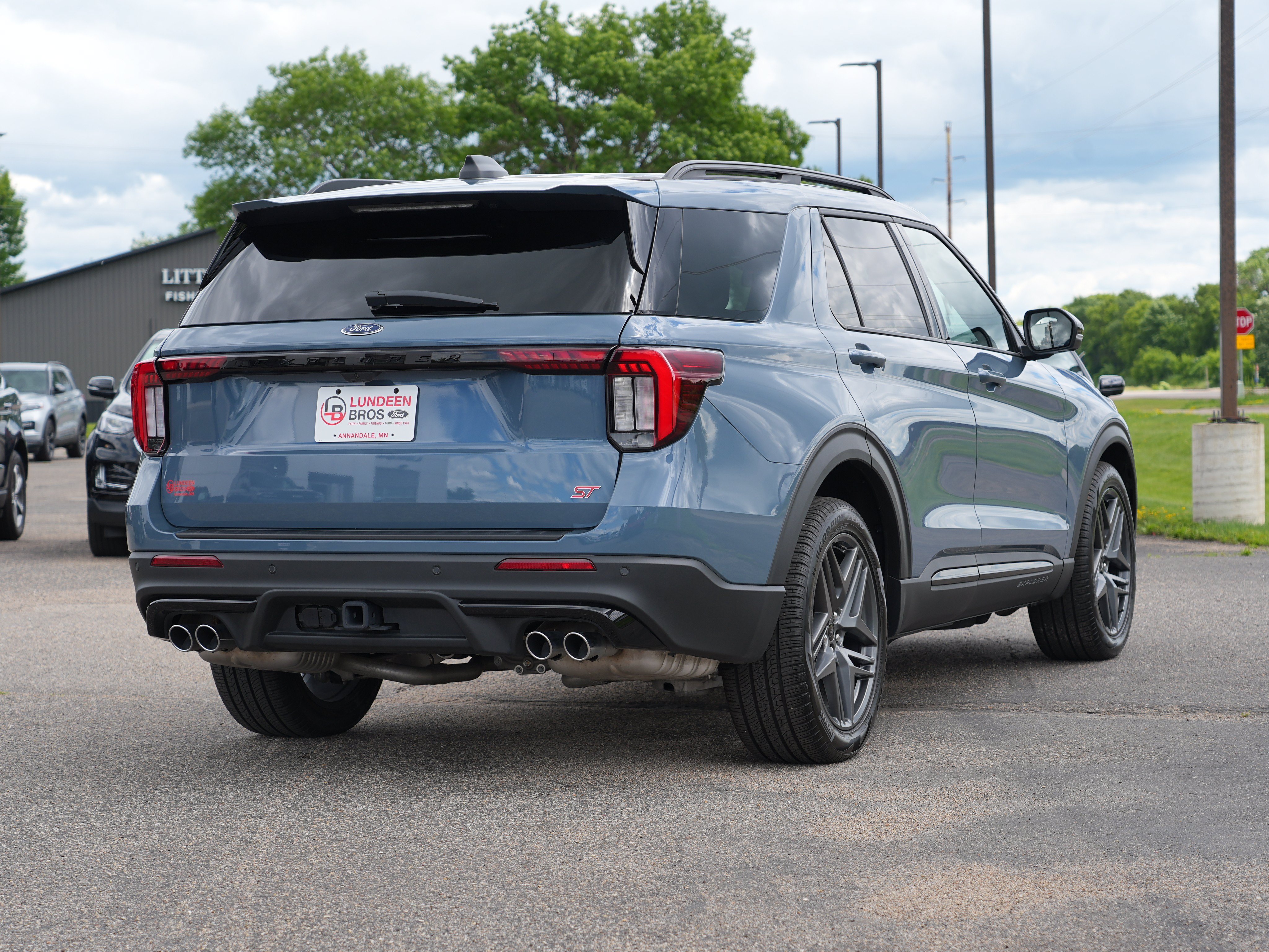 Used 2025 Ford Explorer ST AWD/4WD image 3
