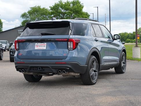 Used 2025 Ford Explorer ST AWD/4WD image 3