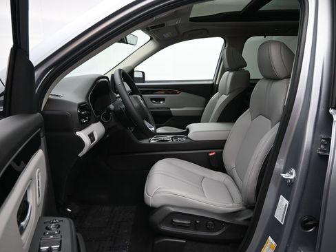 Used 2025 Honda Pilot Touring image 28