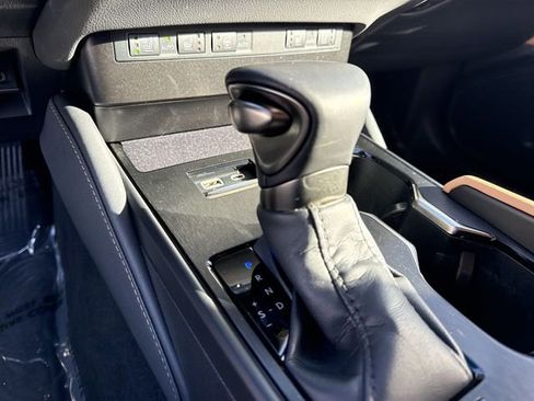 Used 2025 Lexus ES 300h w/ Premium Package image 20