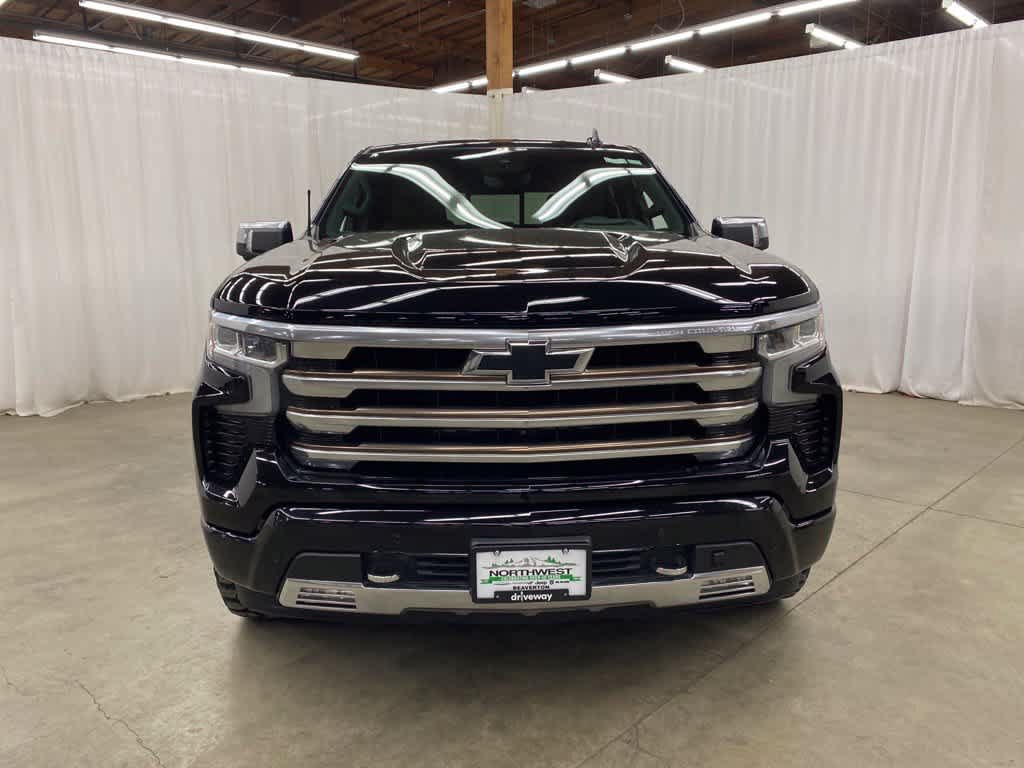 Used 2022 Chevrolet Silverado 1500 High Country w/ High Country Premium Package AWD/4WD image 9