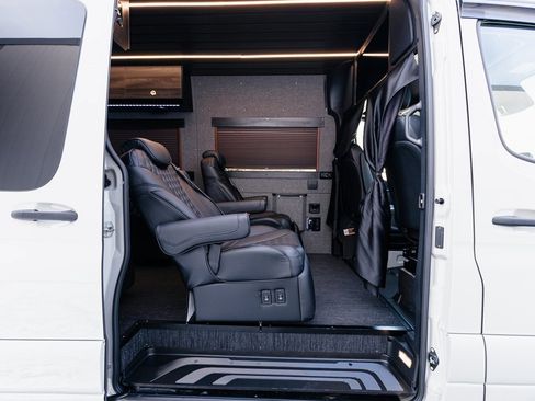 Used 2022 Mercedes-Benz Sprinter 2500 image 24