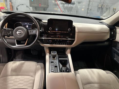 Used 2022 Nissan Pathfinder SV image 16