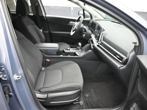 Used 2025 Kia Sportage LX AWD/4WD image 9