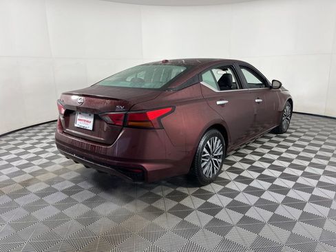 Used 2024 Nissan Altima 2.5 SV image 14